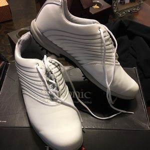 Women’s golf shoes